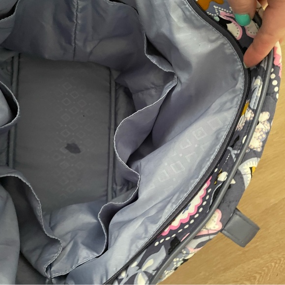 *SALE* VERA BRADLEY Quilted Bag & KEY TAG, 6 interior pockets. Holds a lot - Picture 7 of 9